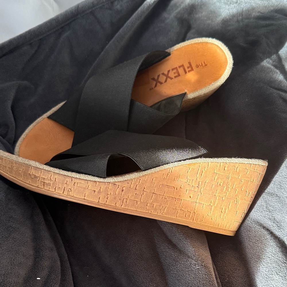 THE FLEXX Black Crisscross Slide Sandals